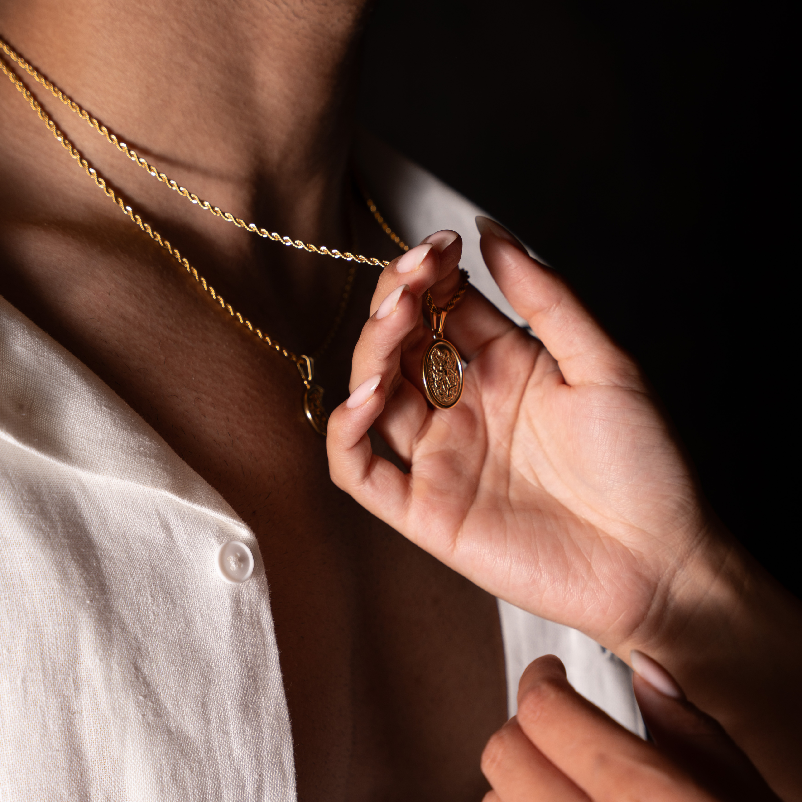 St. Michael Hanger + Ketting (Goud)
